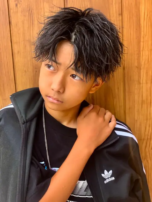 刈り上げマッシュで前髪短くてもかっこいいセンターパート を作ってみました センターパートやるに True Creation所属 柿崎 竜嘉のヘアカタログ ミニモ