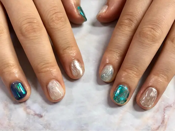 ショートでもかわいいブルーニュアンスネイル Nail Eyelash Freak所属 Nailsalon Freakのネイル デザイン ミニモ ショートでもかわいいブルーニュアンスネイル Nail Eyelash Freak所属 Nailsalon Freakのネイル デザイン ミニモ