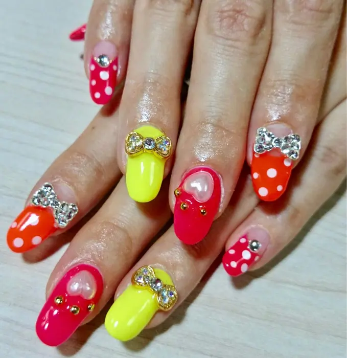 アートし放題5000円コース ネイルサロンconnection所属 安藤 シャルロッテのネイルデザイン ミニモ