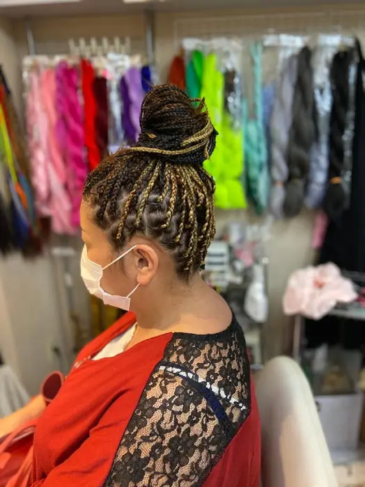 焼き止めブレイズ 東京 中野 Scampスキャンプ 所属 Chiyo のヘアカタログ ミニモ