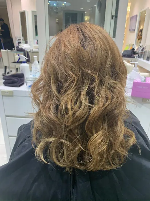 ゴールドカラー ただの金髪じゃなく少しくすませて金を目立たせる そして金なのでゴージャス巻き マサトパリex所属 松崎 りゅうごのヘア カタログ ミニモ