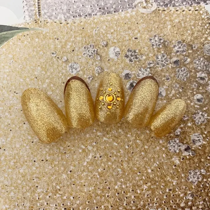 Gold Nails ゴールドネイル キラキラ 金運up 月曜日秋晴れ恋しい今日は プライベートネイルサロン Kanakanail所属 ネイリスト カナカのネイルデザイン ミニモ
