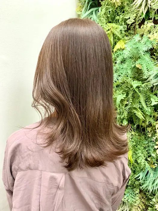 韓国風 流れる低めレイヤーカット La Pensee Noir所属 石川由梨佳 似合わせ 透明感のヘアカタログ ミニモ