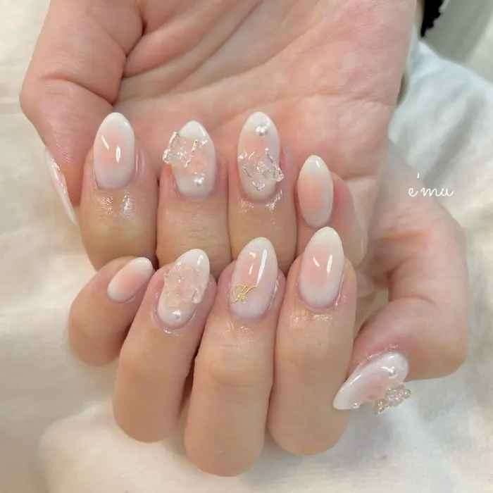 チークネイル 春ネイル 蝶々ネイル Private Nail Salon E Mu所属 Nail Salon E Muのネイル デザイン ミニモ