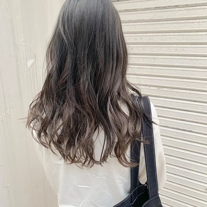 モカグレージュで秋っぽく 色が抜けて ベージュになってもかわいいです 赤みを消すカラーが得意 Luveheart Sandbe所属 髙石 紗由莉のヘア カタログ ミニモ