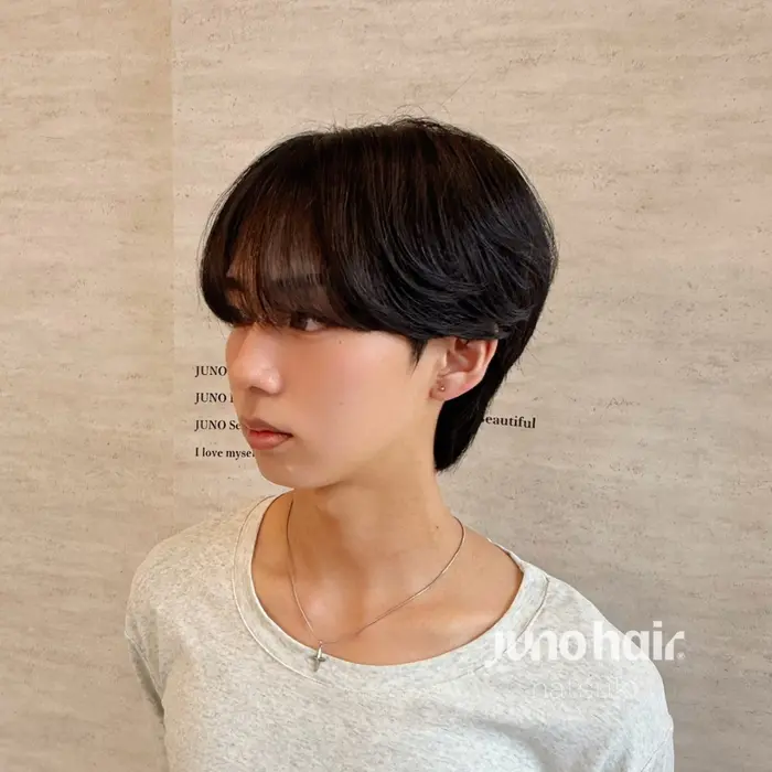 韓国メンズ定番のシースルーマッシュ

重く見えがちなマッシュスタイル?...