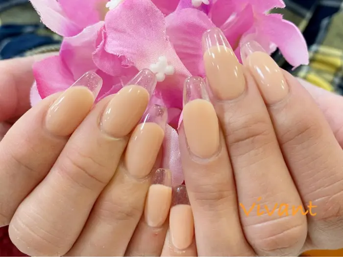 流行りのクリアフレンチ ネイルサロンvivant所属 福井 佐哉佳のネイルデザイン ミニモ