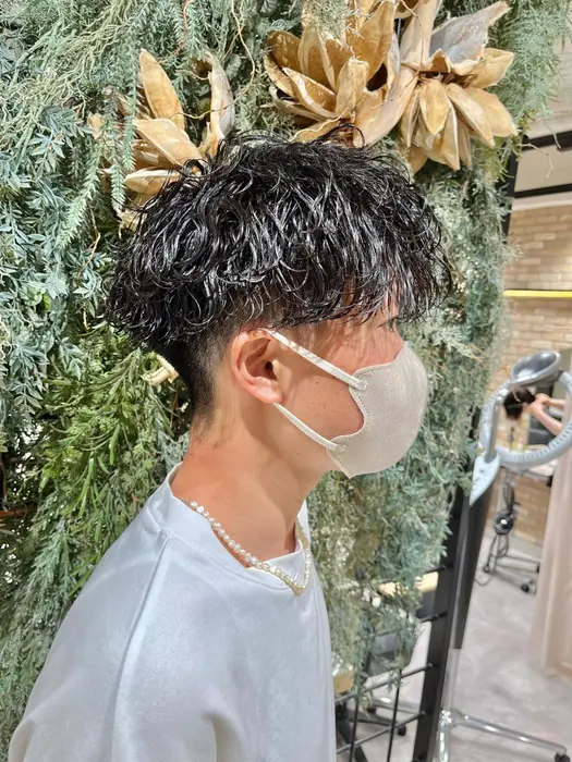 今流行りの波巻きパーマです 特殊な巻き方 オリジナルの配合で作った薬剤を使っているので持ちも抜群で Zest三鷹店所属 メンズパーマ特化 川瀬夏郎のヘアカタログ ミニモ