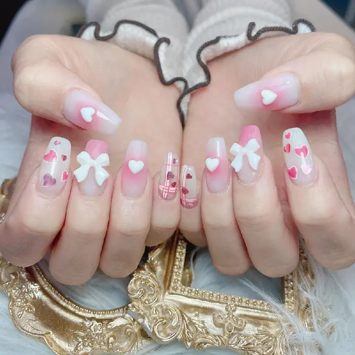 ジェルネイル 上品ネイル 新宿ネイルサロン 西新宿ネイル 新大久保ネイル 豪華デザイン シンプル Melody Beauty Salon所属 Melody Nail Salonのネイルデザイン ミニモ