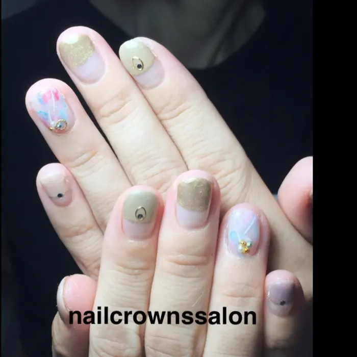 逆フレンチ 秋カラー 水彩アートネイル Nailcrownsalon所属 石堂 香織のネイルデザイン ミニモ