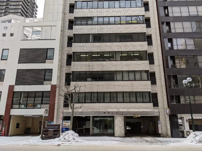 真ん中が都市ビルです こちらのの8fです ビルの向かって右はスープカレーやさんで 左はイタリアンです ノエビアビューティスタジオブランフェ所属 堀田 智子のエステ リラクカタログ ミニモ