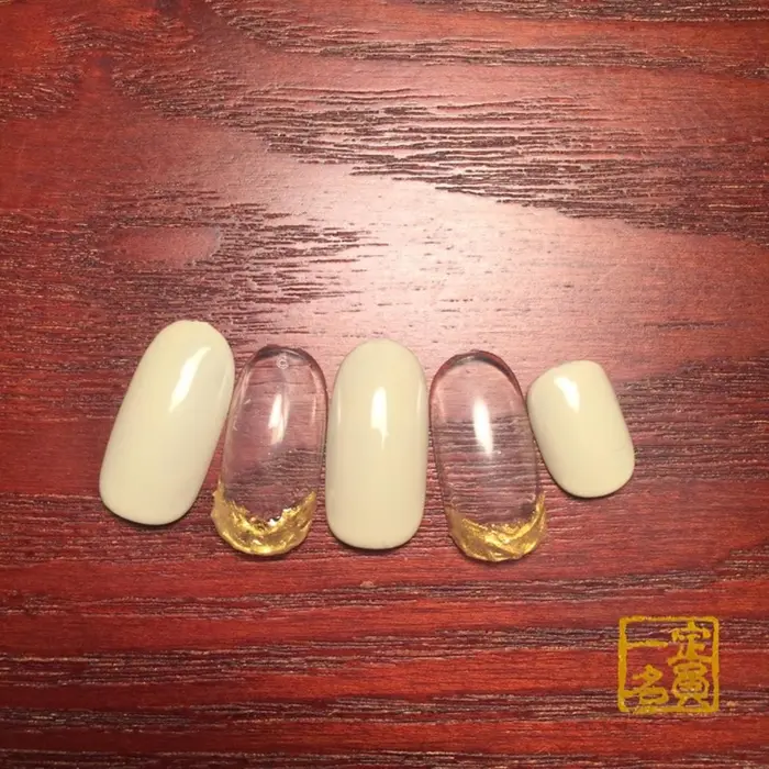 ジェルカラーリング 色ジェルによるカラーリングです 自爪をジェルでコーティングします ベ 定員一名所属 定員一名 0o 秋 O0のネイル デザイン ミニモ