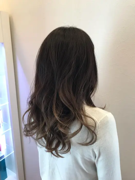 ブリーチなしの 通常のカラー剤のみで楽しめるグラデーションカラー 作り込みすぎない自然なカラーリン Zeal Stage 5所属 崎山 彰梧のヘアカタログ ミニモ