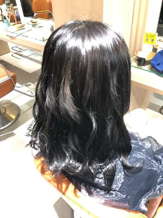 暗色 暗めで落ち着いた髪色にしてみませんか この秋冬もツヤめく綺麗な髪がオススメ Neolive Em 元住吉店所属 中藪 愛美のヘアカタログ ミニモ
