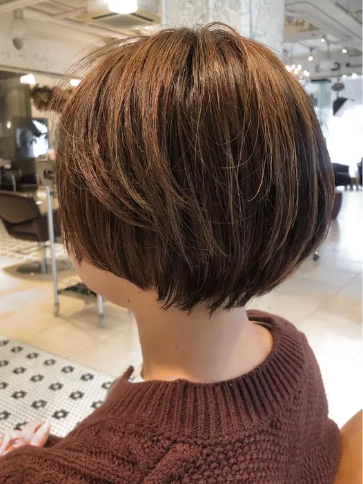 マッシュ系ショートボブ ハイライトカラー オブヘア 鷺沼所属 小林 杏のヘアカタログ ミニモ