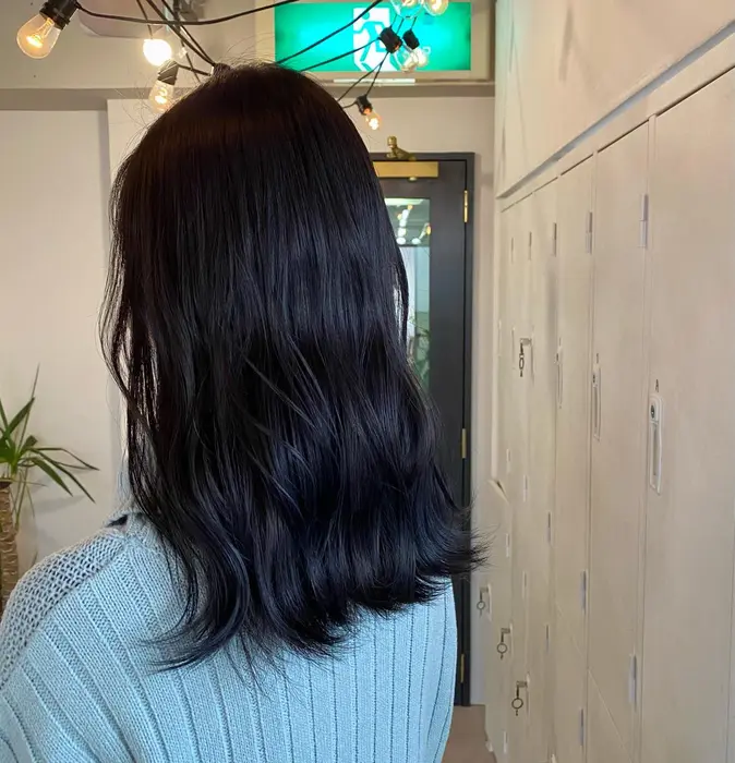暗めカラー 就活カラー ブルーブラック ワンカラー カラーモデル Triumph 天王寺店所属 Triumph Ayumiのヘアカタログ ミニモ