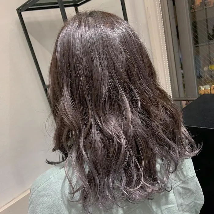 ラベンダーホワイト 前回のバレイヤージュのベースをいかしたグラデーションカラー 冬の季節によく似 Lafit所属 森 亮太のヘアカタログ ミニモ