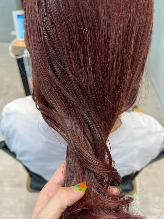 暖色系カラー ピンクブラウン ピンクベージュ ピンクカラー チェリーレッド 赤茶 ピンクレッド 赤髪 Poolbystyle所属 切りっぱなしボブ いそむらさなのヘアカタログ ミニモ