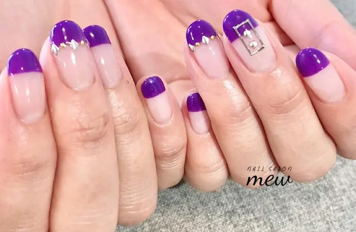 選べるシンプルハンドコース 色味の濃いパープルでストレートフレンチ スクエアのパーツとスタッズ Nail Salon Mew所属 Nail Salon Mewのネイルデザイン ミニモ 選べるシンプルハンドコース 色味の濃いパープルでストレートフレンチ スクエアのパーツとスタッズ Nail Salon Mew所属 Nail Salon Mewのネイルデザイン ミニモ