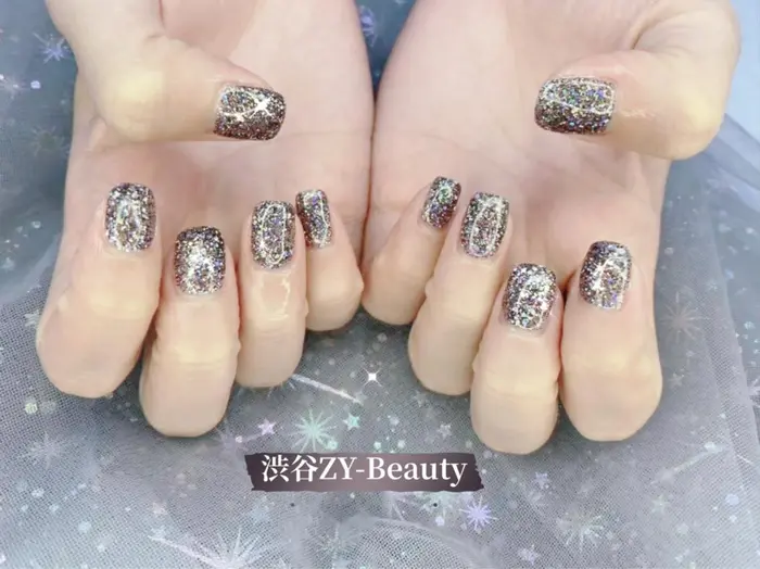 夏ネイルマグネットネイルラメキラキラネイル 22人気ネイル 夏ネイル つけ放題 フレンチ 渋谷zy Beauty所属 Zy Beauty 渋谷の ネイルデザイン ミニモ