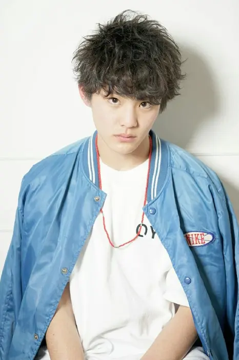 束感が出やすいようにカットをし 内巻き 外巻きをmixで巻いた無造作パーマスタイル Go Today Shairesalon所属 10月 武田駿 縮毛矯正ダウンパーマのヘアカタログ ミニモ