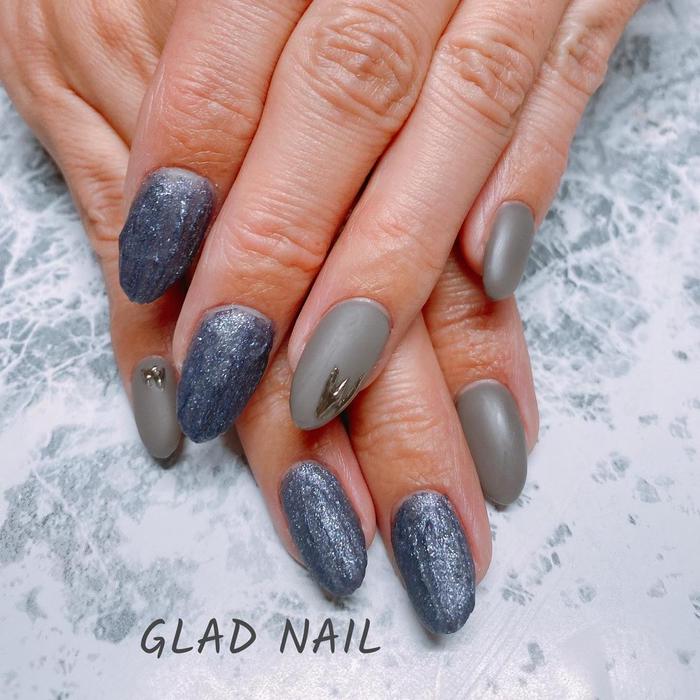 マットネイル ラメの入ったテラコッタネイル 表面ザラザラに仕上げております でも 服 Glad Nail所属 Glad Nail 西田 三佳の ネイルデザイン ミニモ