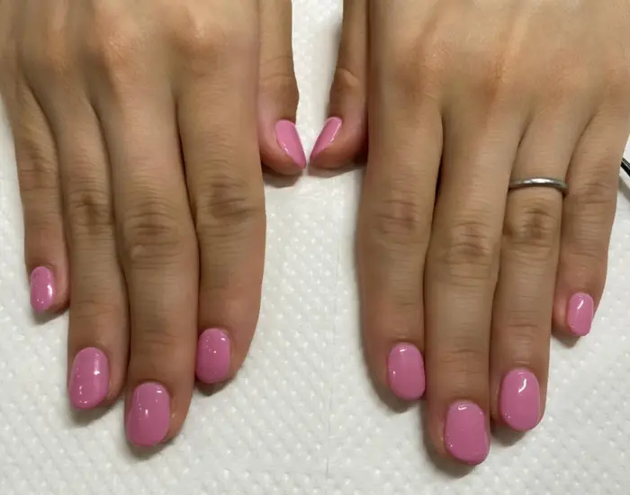 モデル様ジェルネイルワンカラー Piu Felice所属 下田 怜奈のネイルデザイン ミニモ