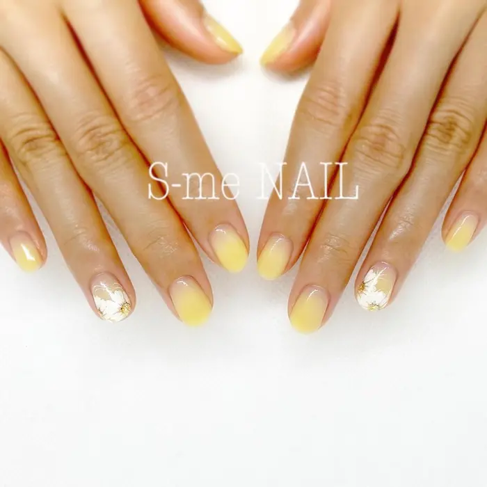 マーガレット 気分が上がるyellow マーガレット マスクの着用 検温 そして施術 S Me Nail所属 道尾 祥帆のネイル デザイン ミニモ