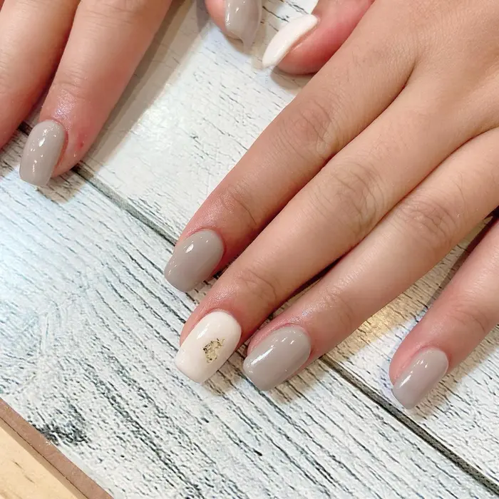 グレージュシンプルデザイン スカルプ長さだし10本 長さだしをする方は 長さだしワンカラーのメ Tink所属 Tink 松原静花のネイルデザイン ミニモ