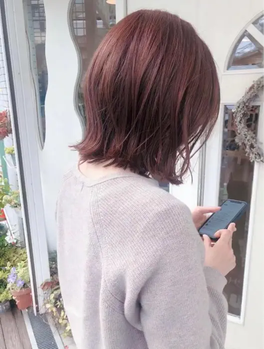 ピンクベージュカラーです ベースはブリーチなしの明るめでした カットは切りっぱなしでくびれる モリオフロムロンドン大宮2号店所属 ほそや まりこのヘアカタログ ミニモ