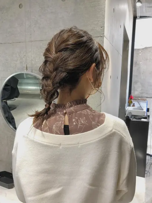 あみおろしヘアアレンジ ナチュラルも可愛い The Dot所属 暖色カラーカーリ ーパーマsuzuのヘアカタログ ミニモ