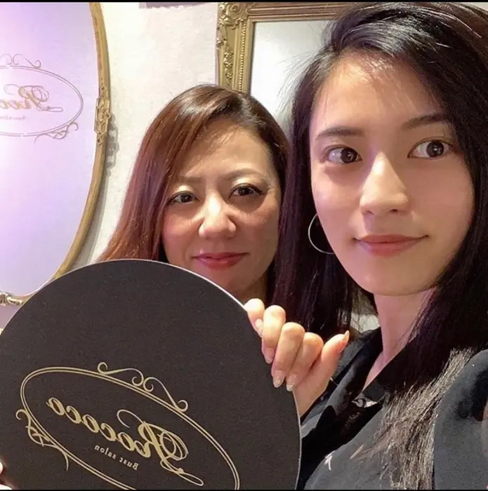 表参道店に なんと小島瑠璃子様もご来店頂いております小島さんの様な キュッとしたお顔立ちに 名古屋栄店 美coul所属 小顔 メンズ小顔 バスト 浜野未来のヘアカタログ ミニモ