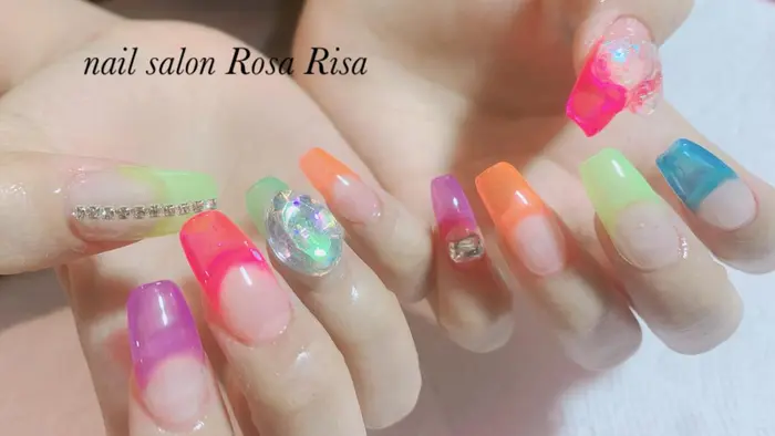 クリア系ネオンカラー Nail Salon Rosa Risa所属 Nail Salon Rosa Risaのネイル デザイン ミニモ クリア系ネオンカラー Nail Salon Rosa Risa所属 Nail Salon Rosa Risaのネイル デザイン ミニモ