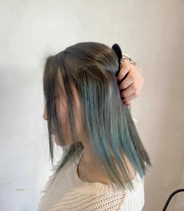 オリーブグリーンイヤリングカラー Earth アース 東戸塚店所属 最新 髪質改善 透明感 冨永美波のヘアカタログ ミニモ