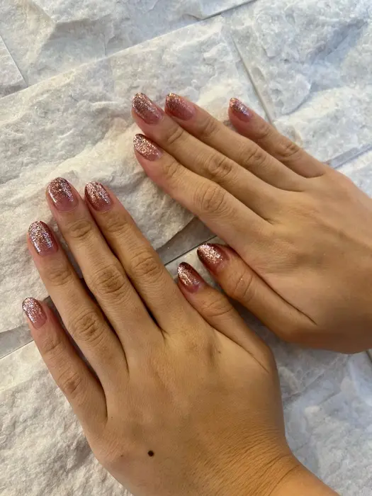 ラメグラデーション Kainoなんばタワー店所属 高橋 理奈のネイルデザイン ミニモ