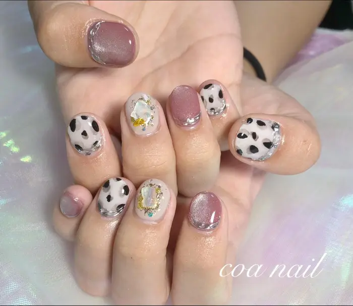 マグネットネイル 秋ネイル 凸凹ネイル ミラーネイル ダルメシアンネイル ネイルデザ Coanail所属 Coa Nailのネイルデザイン ミニモ