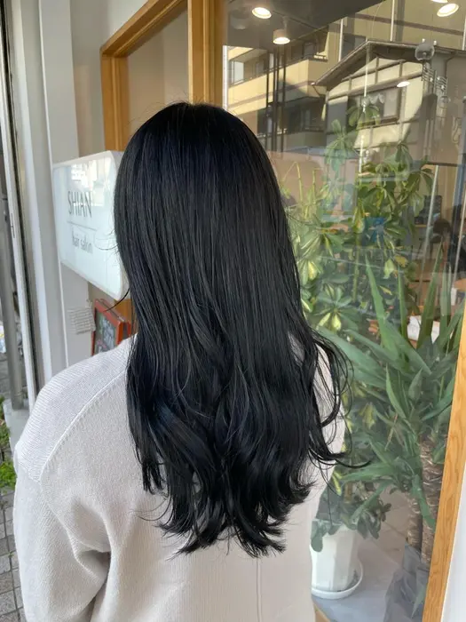 ブリーチなしブルーブラックブリーチなしなので青みはさりげなくグレーっぽく見えます あまり明るくし Hairsalon Shian所属 Shian 那智 優貴のヘアカタログ ミニモ ブリーチなしブルーブラックブリーチなしなので青みはさりげなくグレーっぽく見えます あまり明るくし Hairsalon Shian所属 Shian 那智 優貴のヘアカタログ ミニモ