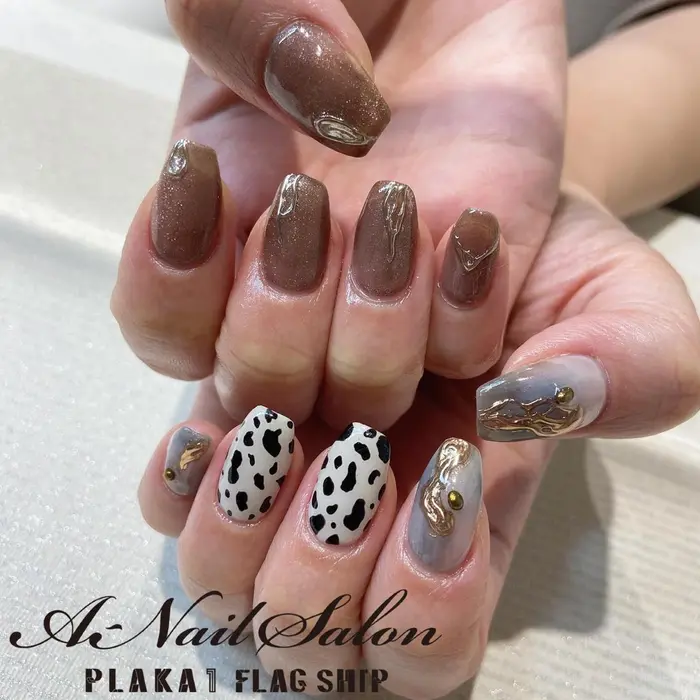 秋色アシメネイル ブラウンマグネットとアニマル柄のアシメデザイン ジェルネイル マグネットネイ A Nail Salon Plaka３所属 石田 久美のネイルデザイン ミニモ