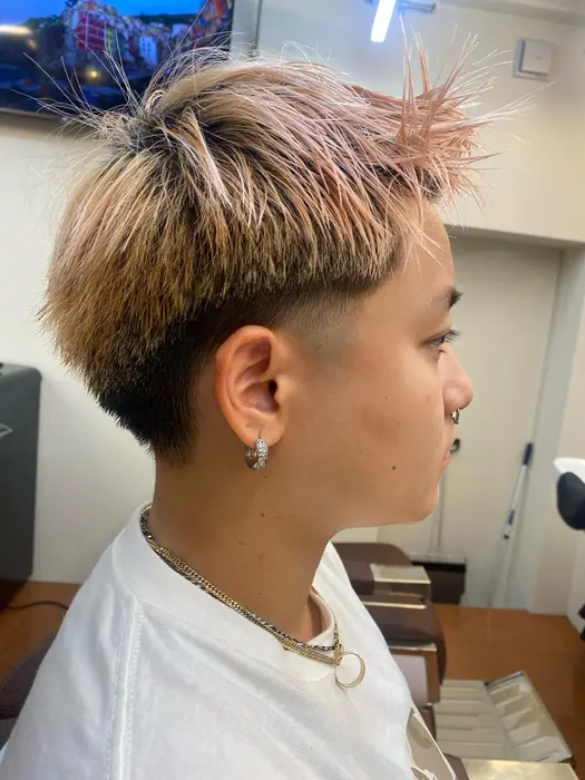 白と黒の耳周りのみフェード メンズサロン Fade Line 三軒茶屋所属 Fade Line 三軒茶屋 中曽根翔太のヘアカタログ ミニモ 白と黒の耳周りのみフェード メンズサロン Fade Line 三軒茶屋所属 Fade Line 三軒茶屋 中曽根翔太のヘアカタログ ミニモ