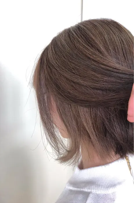 外ハネスタイルインナーカラー ベージュ系インナーカラー Achieve Succeed 所属 中村 絵梨香のヘアカタログ ミニモ