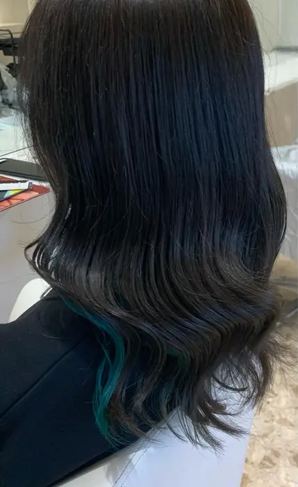 インナーカラー グレージュ ブリーチなしグレージュ ターコイズグリーン Hair Make Noism Osaka 所属 Noism大阪 阪牧竜哉のヘアカタログ ミニモ