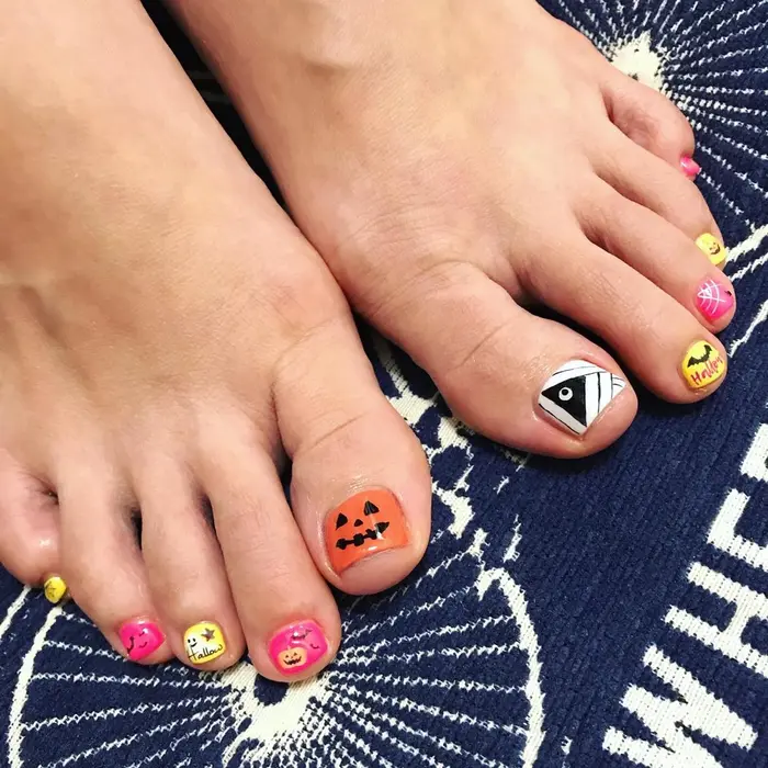 ハロウィンフットネイル Maki Nail 11時 18時半 那覇市首里 モノレール首 Maki Nail 所属 Maki Nail のネイルデザイン ミニモ ハロウィンフットネイル Maki Nail 11時 18時半 那覇市首里 モノレール首 Maki Nail 所属 Maki Nail のネイルデザイン ミニモ