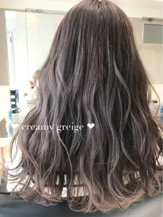 ブリーチ2回ベースにトーンダウンで しっかりめに色を入れています 明るさのあるところからのトーンダ Loeuf所属 浅野 奈津美のヘア カタログ ミニモ