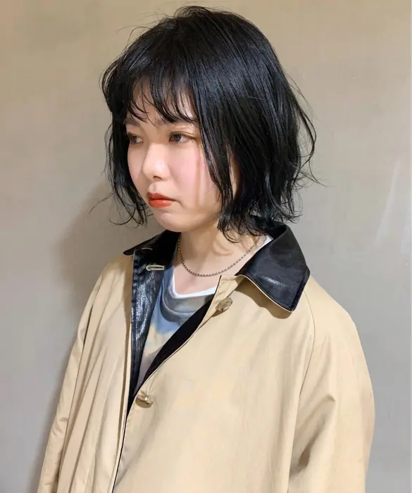 ブルーブラック アディクシーカラー ブリーチ無し レイヤーボブ 軽めボブ くしゃっと前髪 Cyan By Artefice所属 ボブ レイヤー ウルフ ブリーチのヘアカタログ ミニモ