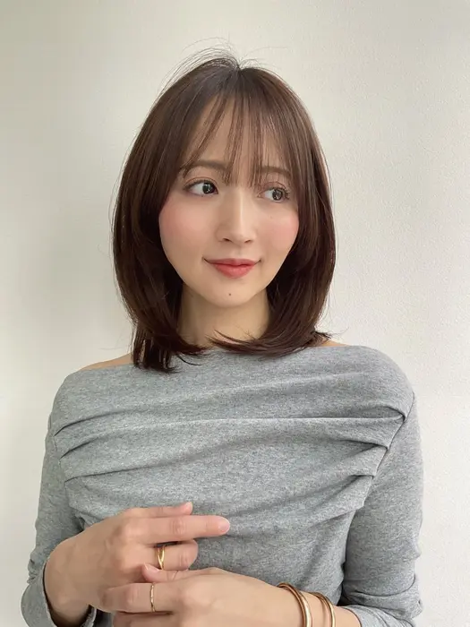 前髪薄め&#038;丸みのある内巻き

この２つは面長をカバーしてくれます