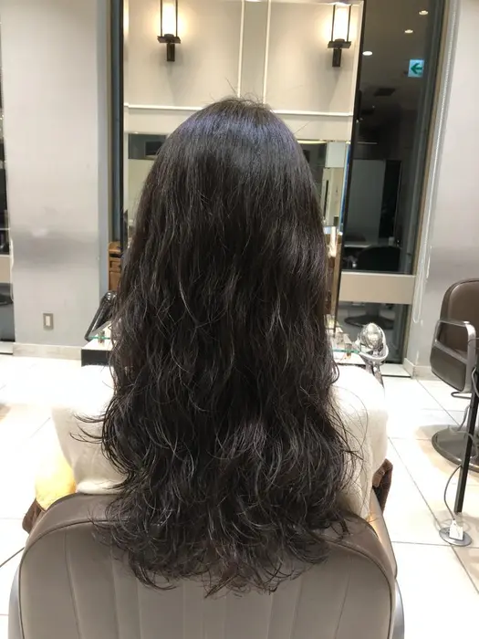 ロングウェーブヘア 柔らかくしっかりかけられます Neolive Ginza 銀座店 ヘア 所属 ニュアンスパーマ おおや ともみのヘア カタログ ミニモ