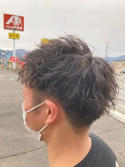 緩めのツイストパーマです 直毛でも動きのあるスタイルになれます Earth上田店所属 若林 寿企のヘアカタログ ミニモ