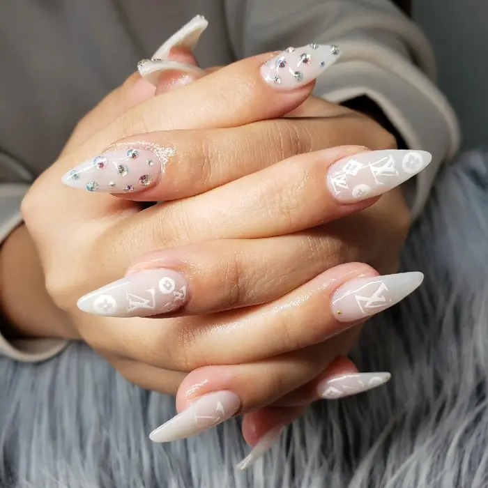 ルイヴィトンネイル ブランドネイル 冬ネイル 秋ネイル ロングネイル ネイル ネイ Nail Salon Coco所属 Nail Salon Coco 溝の口駅 のネイルデザイン ミニモ