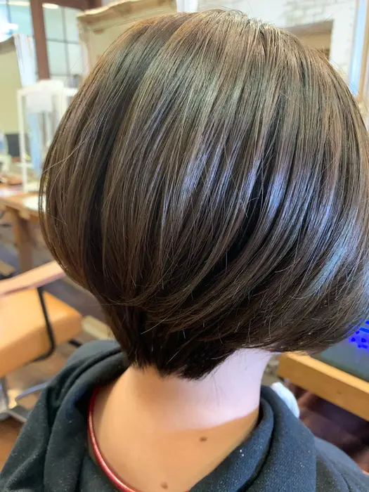 頭のカタチをキレイに見せてくれるショートボブ Figaro Mily所属 浅田 未菜のヘアカタログ ミニモ