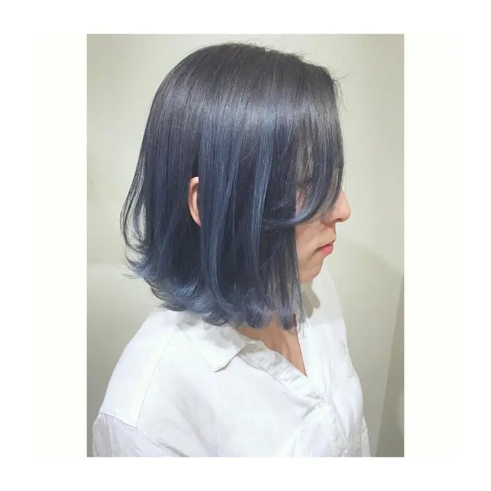 ブルーグラデーション ブリーチ2 3回が目安です 全体をシルバーにして薄くブルーを入れてます 全体 Zestpark店所属 ハイトーン指名no1 大下隼弥のヘアカタログ ミニモ